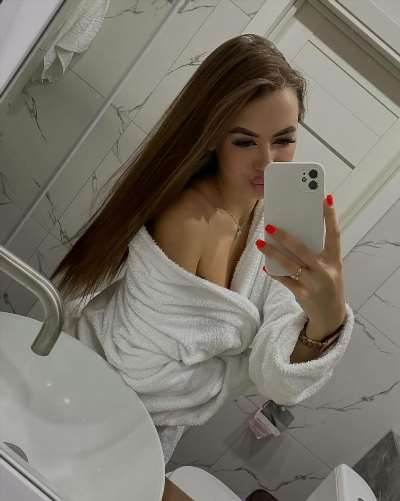 Violante, 18 ans, Saint-Cyprien